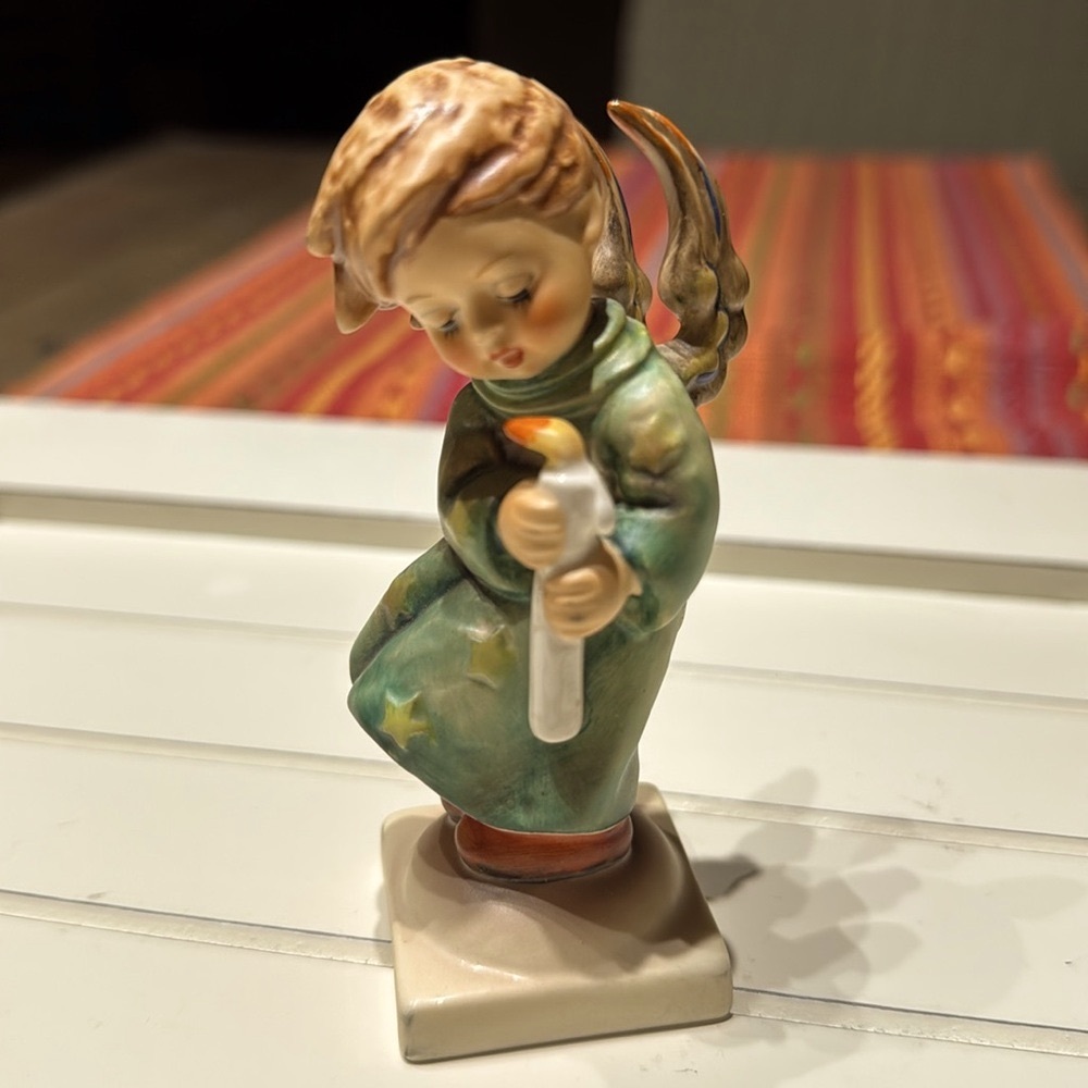 Goebel Hummel “Heavenly Angel” candle in the wind #TMK-6 #560 21/0 signed 86